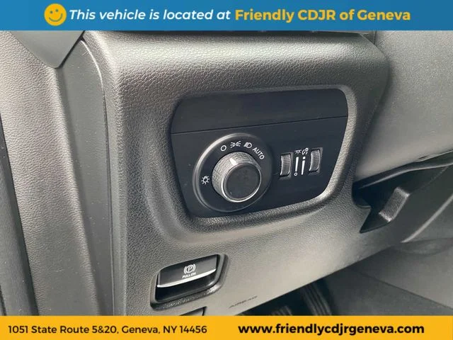 Used 2023 White Jeep Altitude image 23