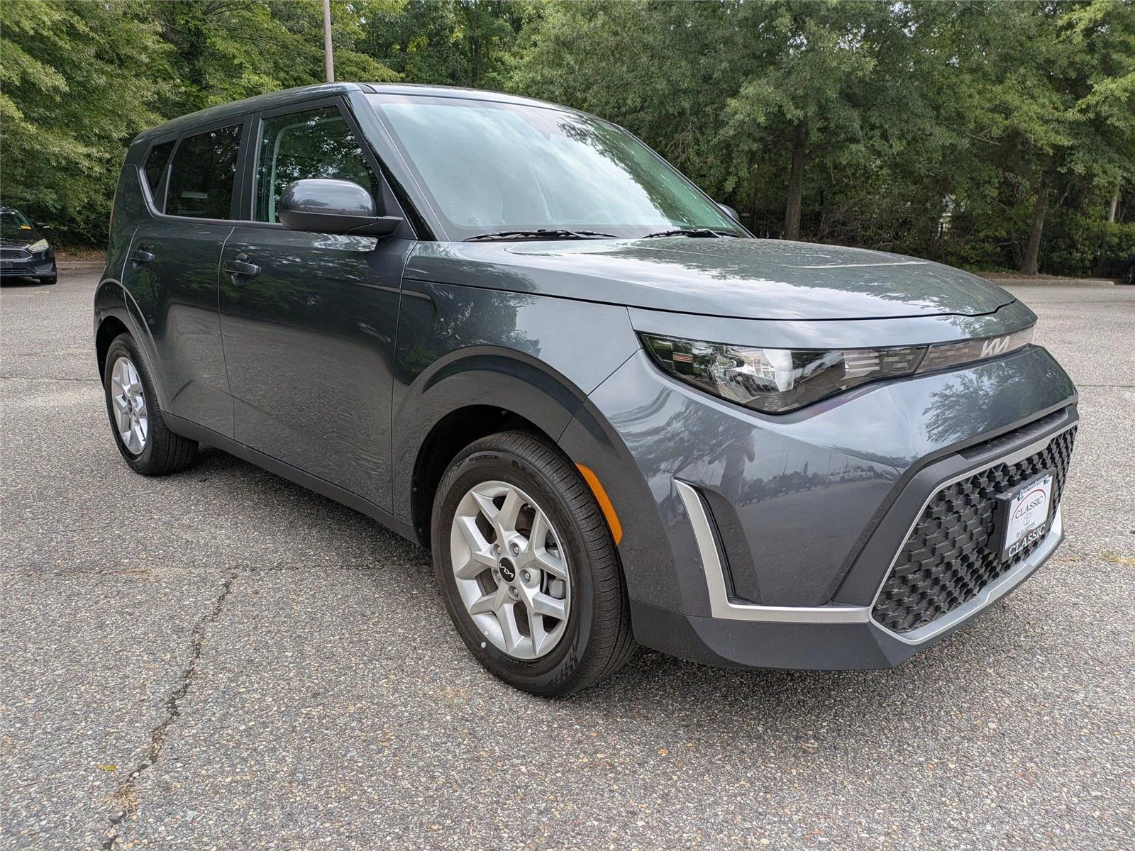Used 2025  KIA  image 2