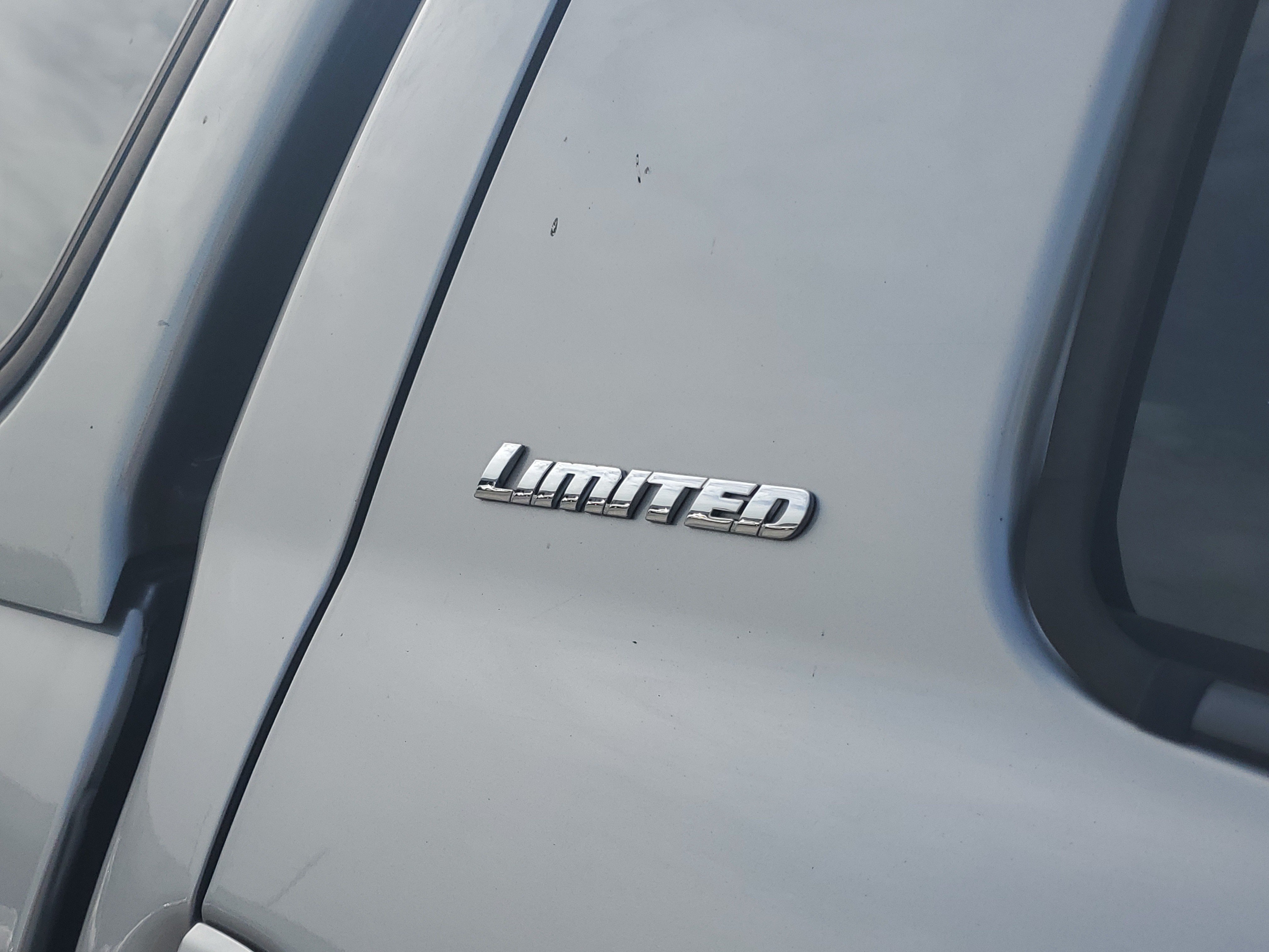 Used 2018 Silver Sky Metallic Toyota Limited image 6