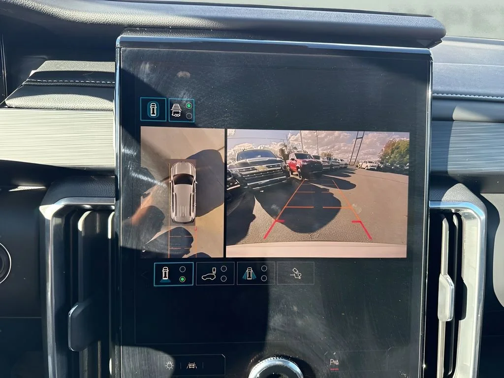 Used 2025 Summit White GMC Elevation image 21