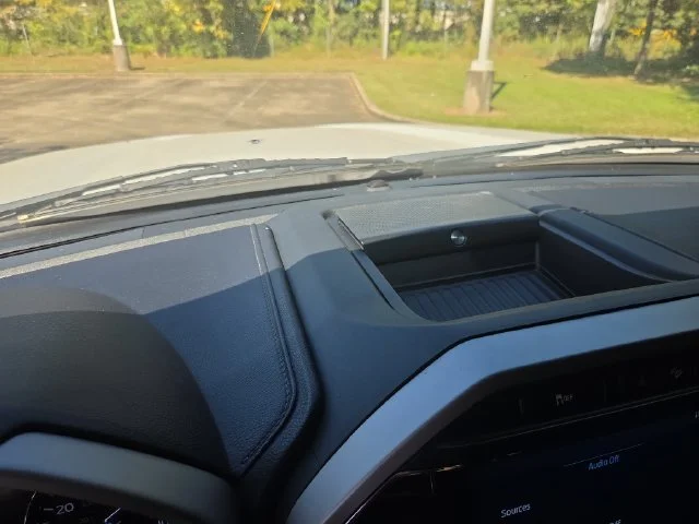 Used 2022 White Ford Lariat image 27