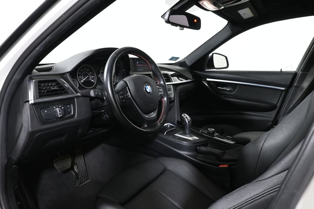 Used 2018 White BMW 330i xDrive image 4