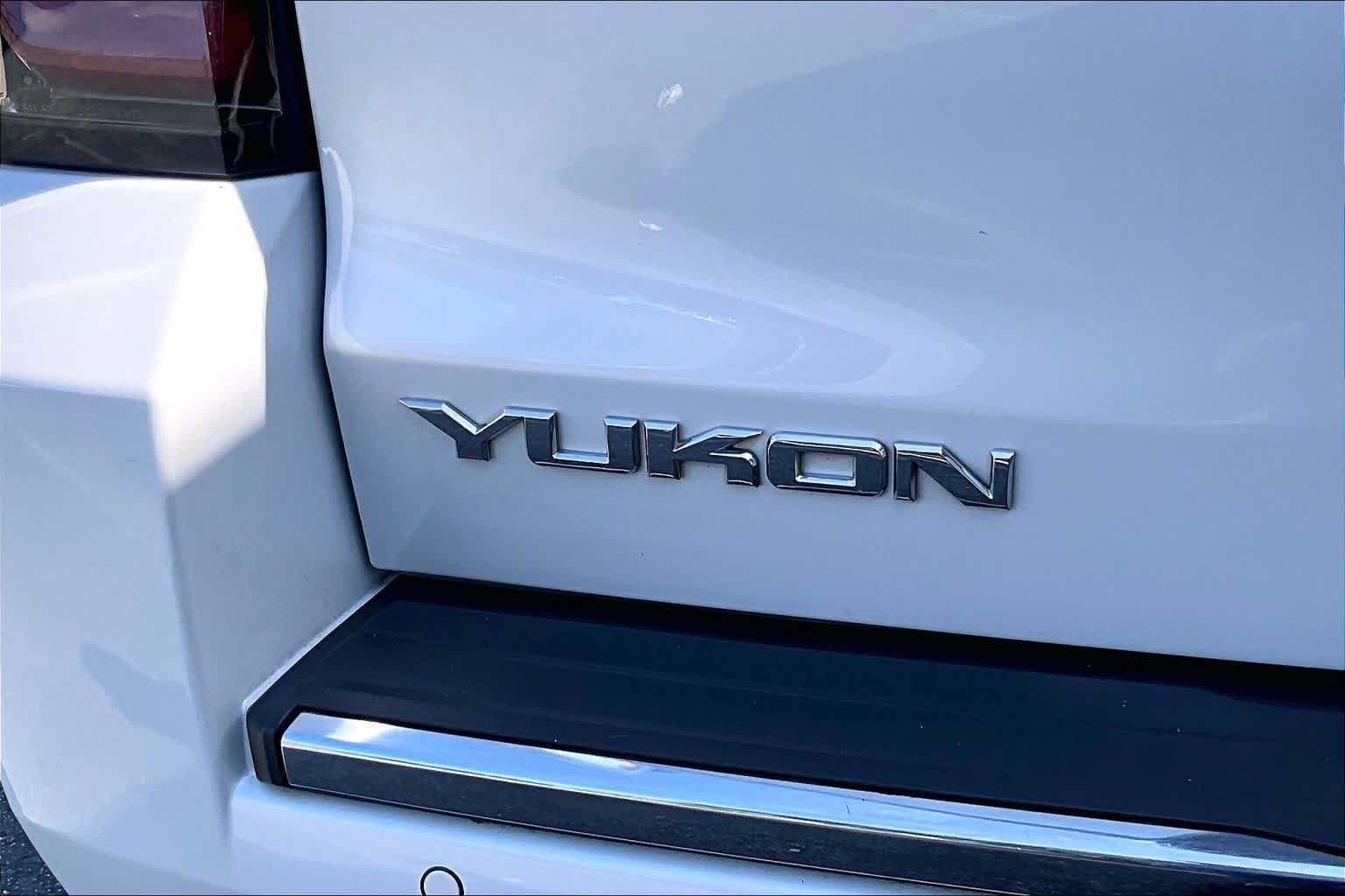 Used 2016 White Frost Tricoat GMC Denali image 10