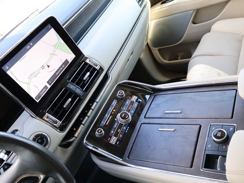 Used 2020 White Lincoln Reserve image 22