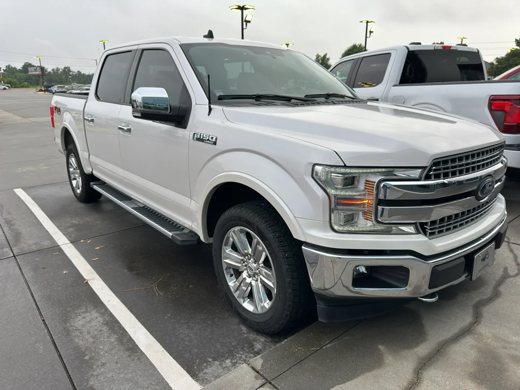 Used 2019 White Platinum Metallic Tri-Coat Ford LARIAT image 3