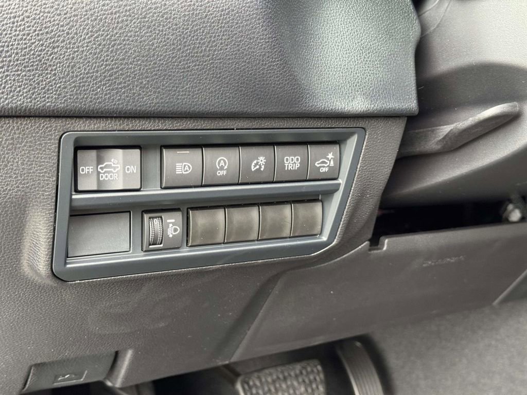 2026 Toyota Tundra SR5 - Photo 8