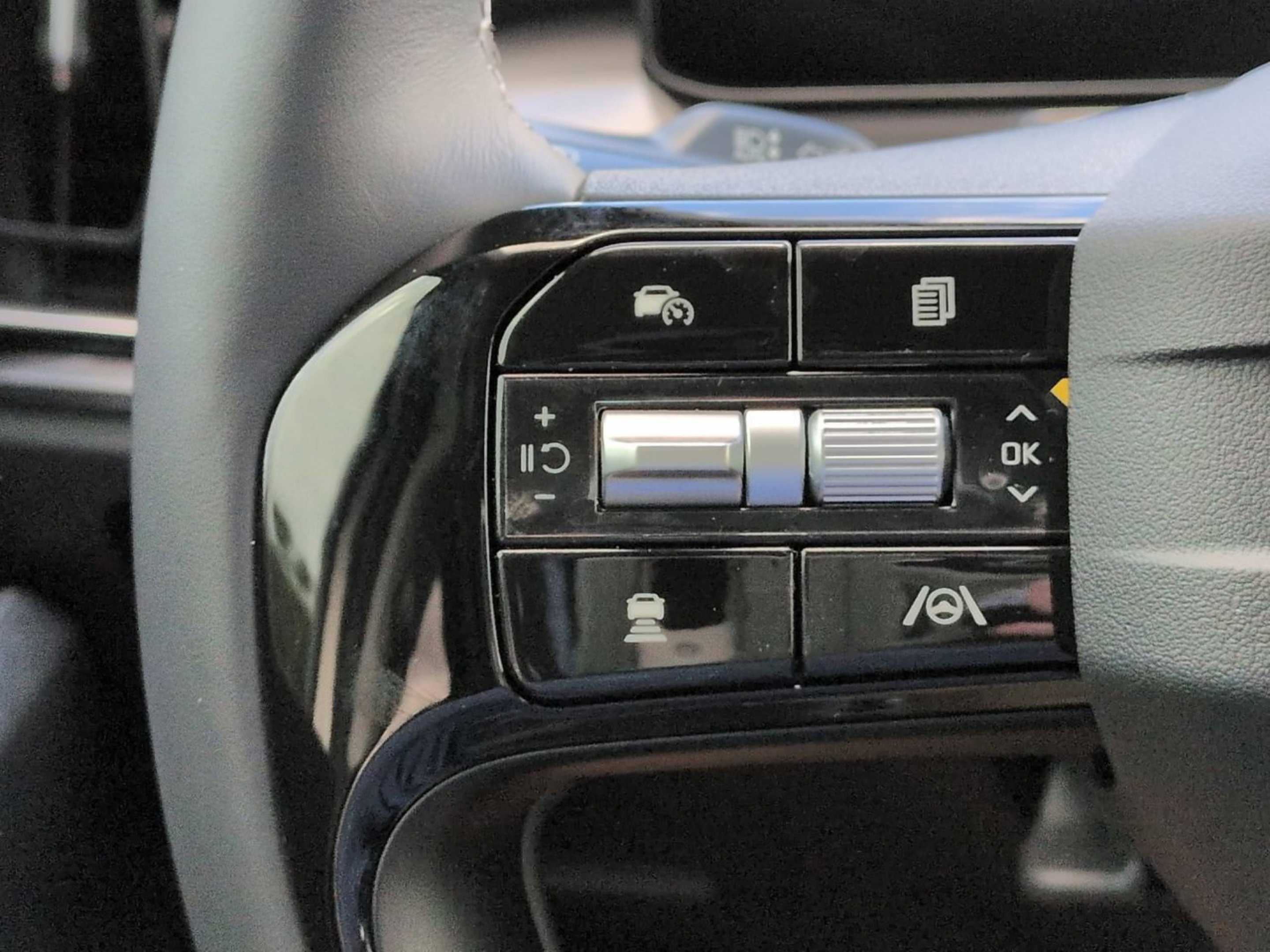 New 2026 Ivory Silver Kia LX image 22