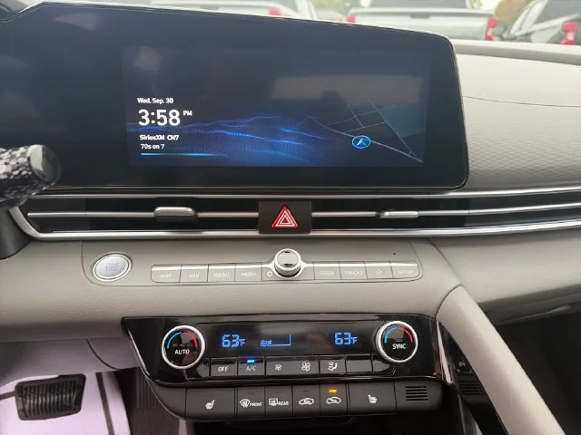Used 2025 Metal Hyundai SEL Convenience image 24