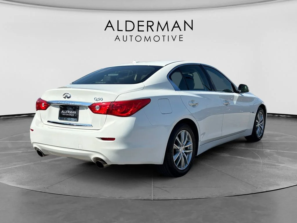 Used 2017 White INFINITI 3.0t Premium image 3