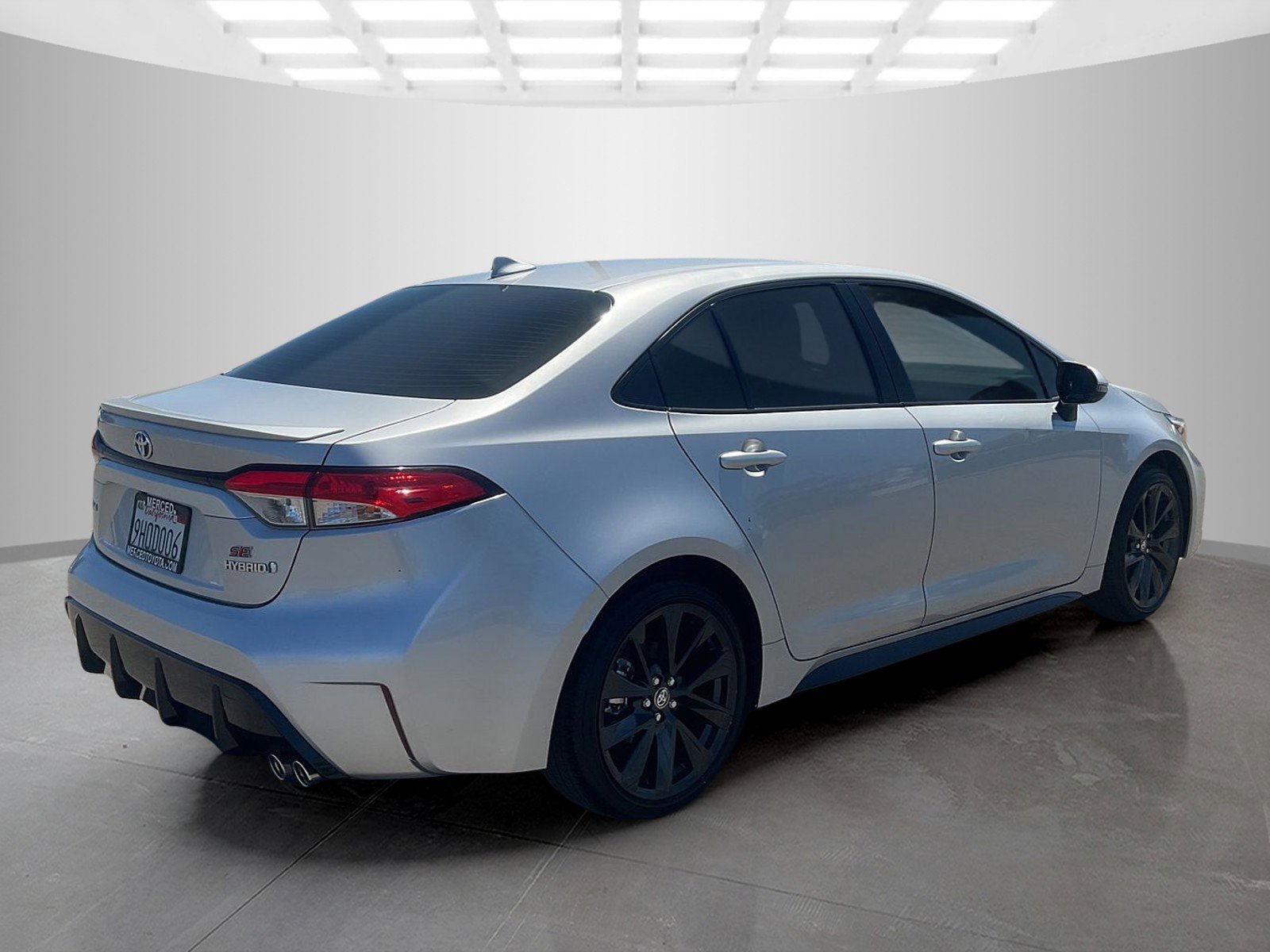 Certified Used 2023 Classic Silver Metallic Toyota SE image 5