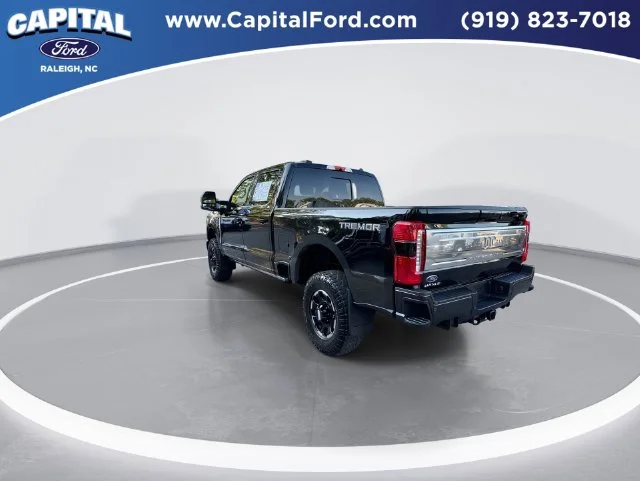 Used 2025  Ford King Ranch image 6