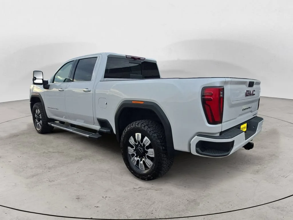 Used 2024 White Frost Tricoat GMC Denali image 7