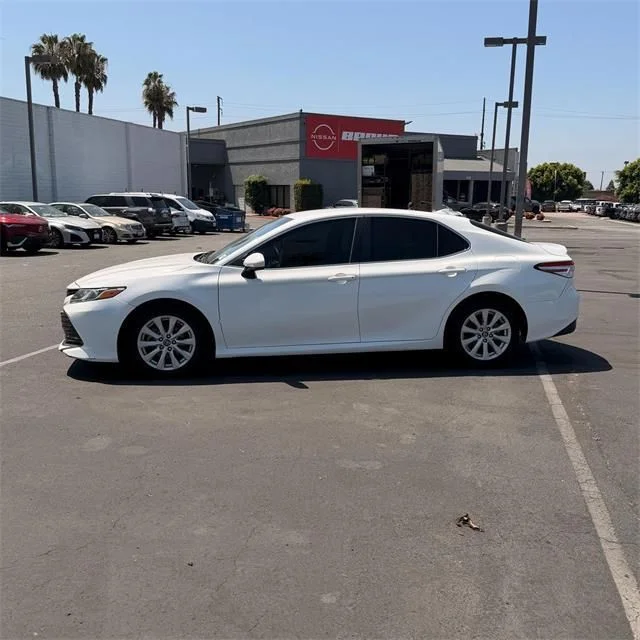 Used 2020 White Toyota LE image 4