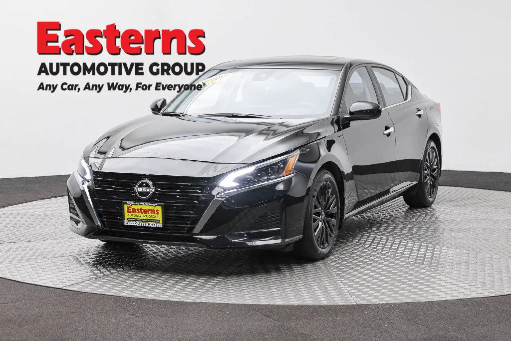 Used 2025 Black Nissan 2.5 SV image 1