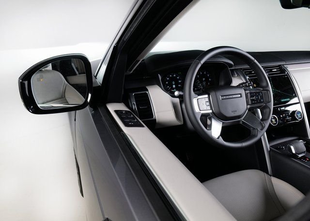 New 2026 Eiger Grey Land Rover Dynamic SE image 25