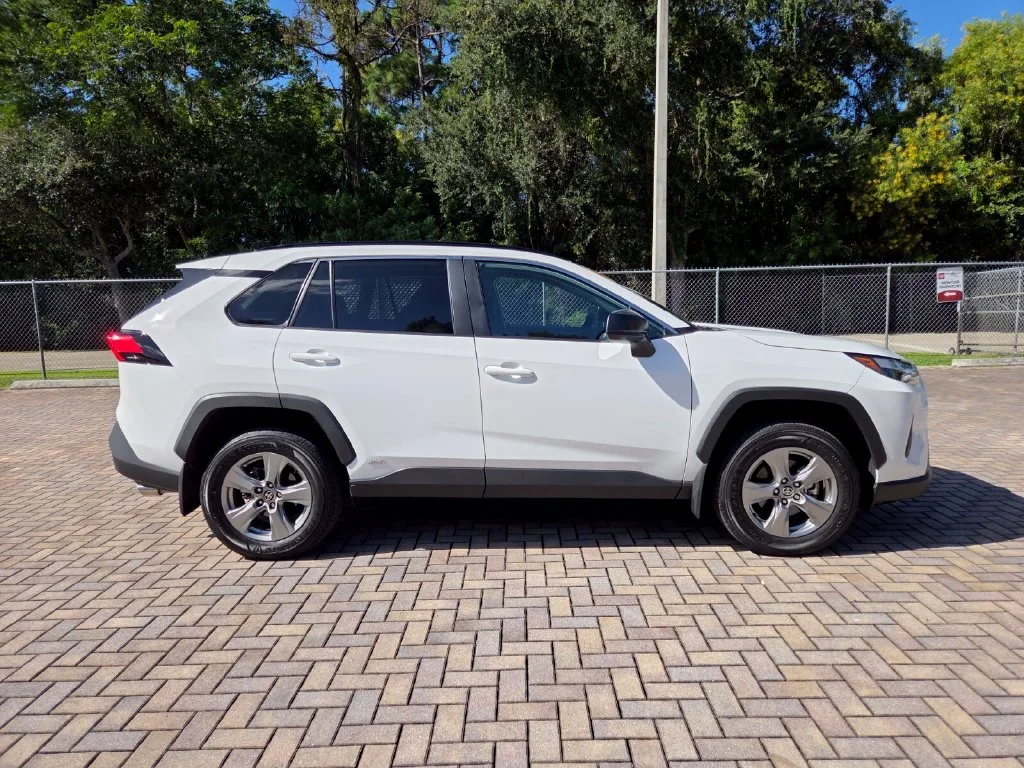 Used 2025 White Toyota LE image 12
