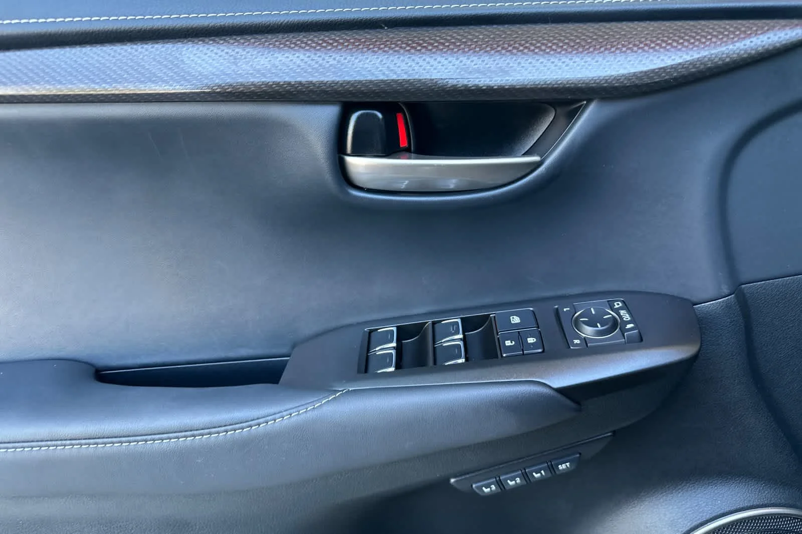 Used 2021 Atomic Silver Lexus  image 12