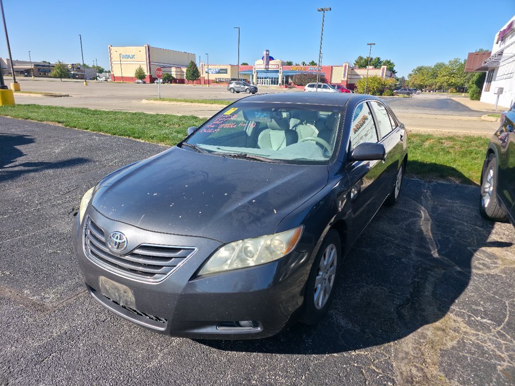 Used 2009 Gray Toyota XLE image 2
