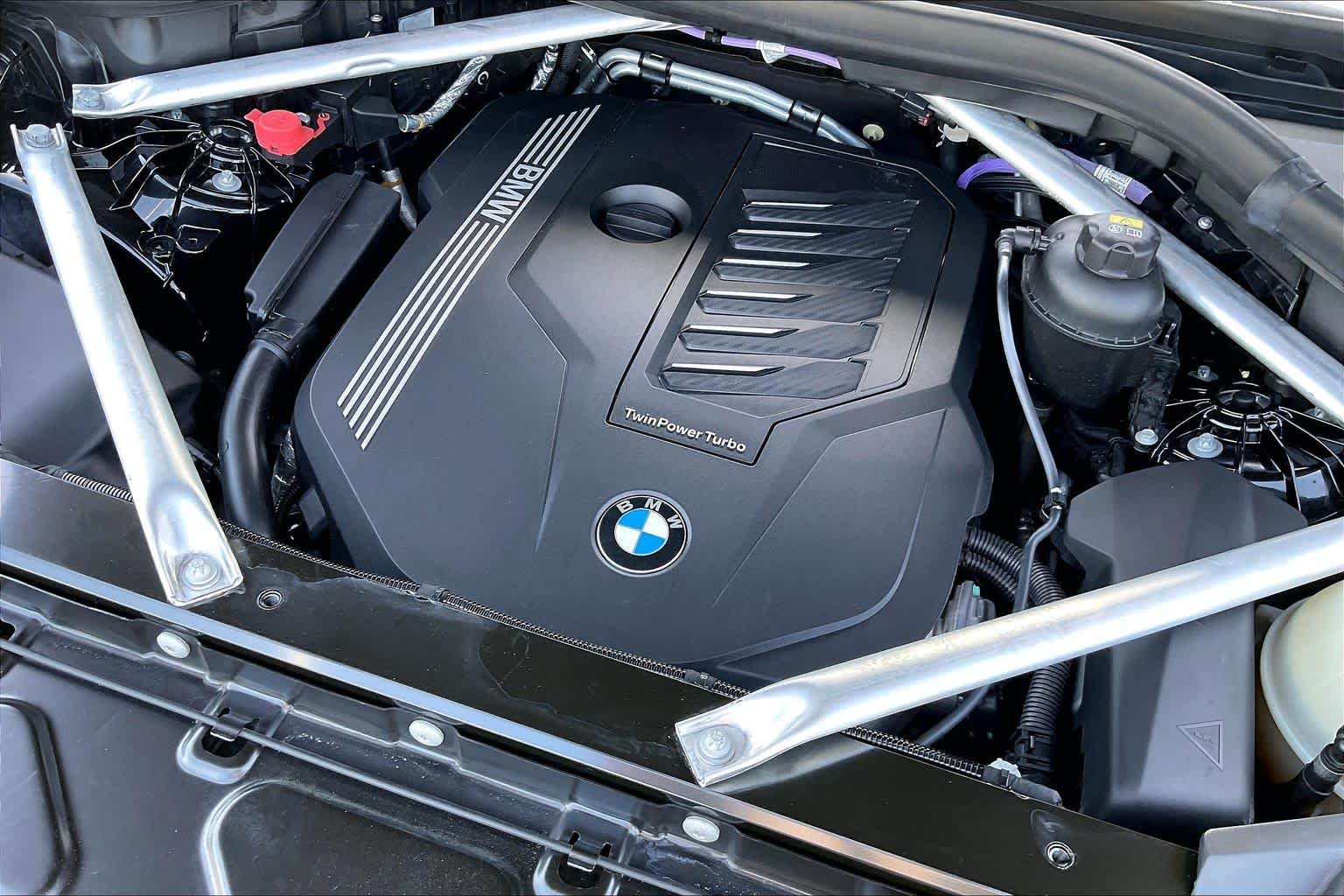 Used 2021 Black Sapphire Metallic BMW sDrive40i image 31