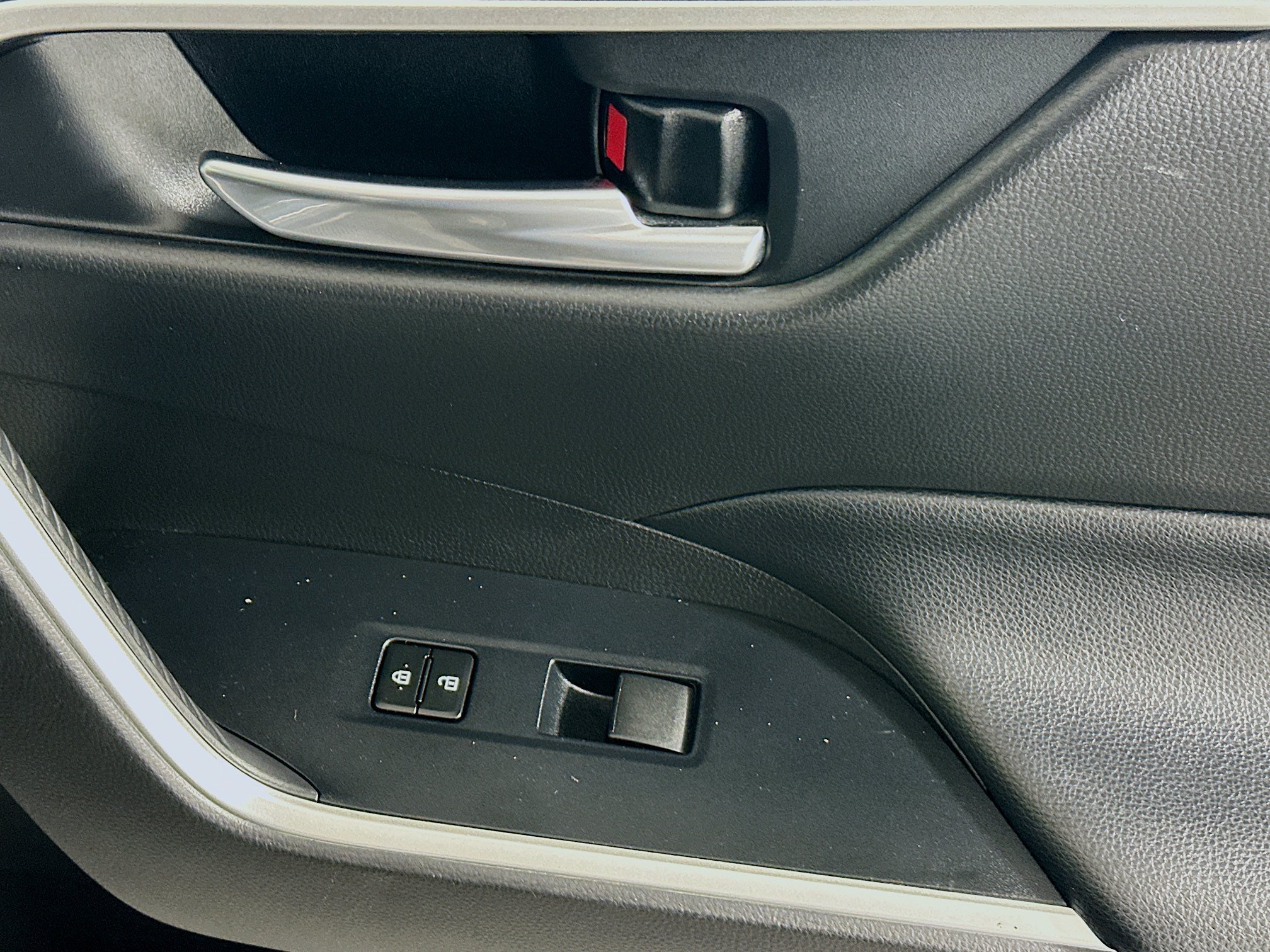 Used 2020 Silver Sky Metallic Toyota XLE image 29