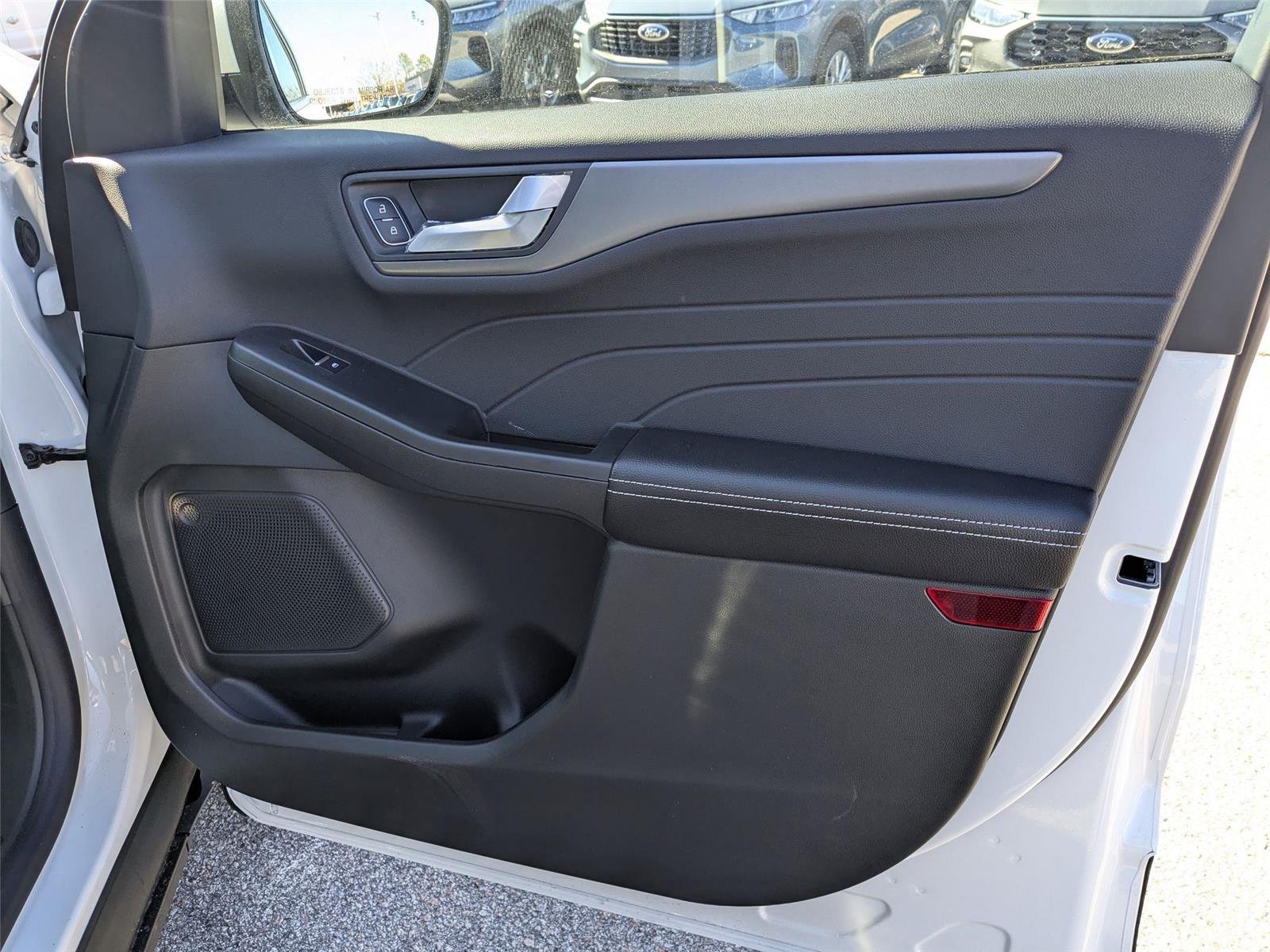 New 2025 Star White Metallic Tri-coat Ford Plug-in Hybrid image 32
