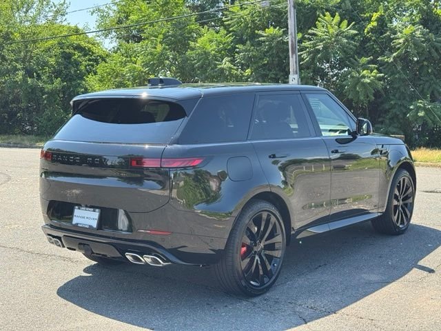 New 2026 Santorini Black Land Rover Dynamic SE image 5