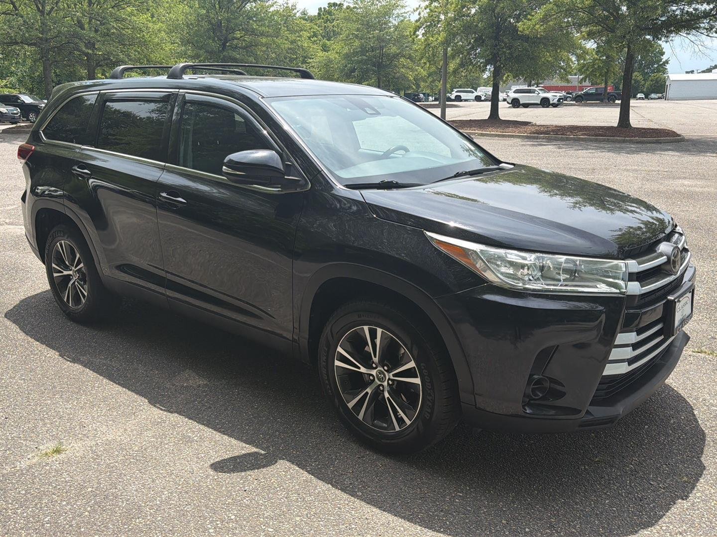 Used 2019  Toyota LE image 7