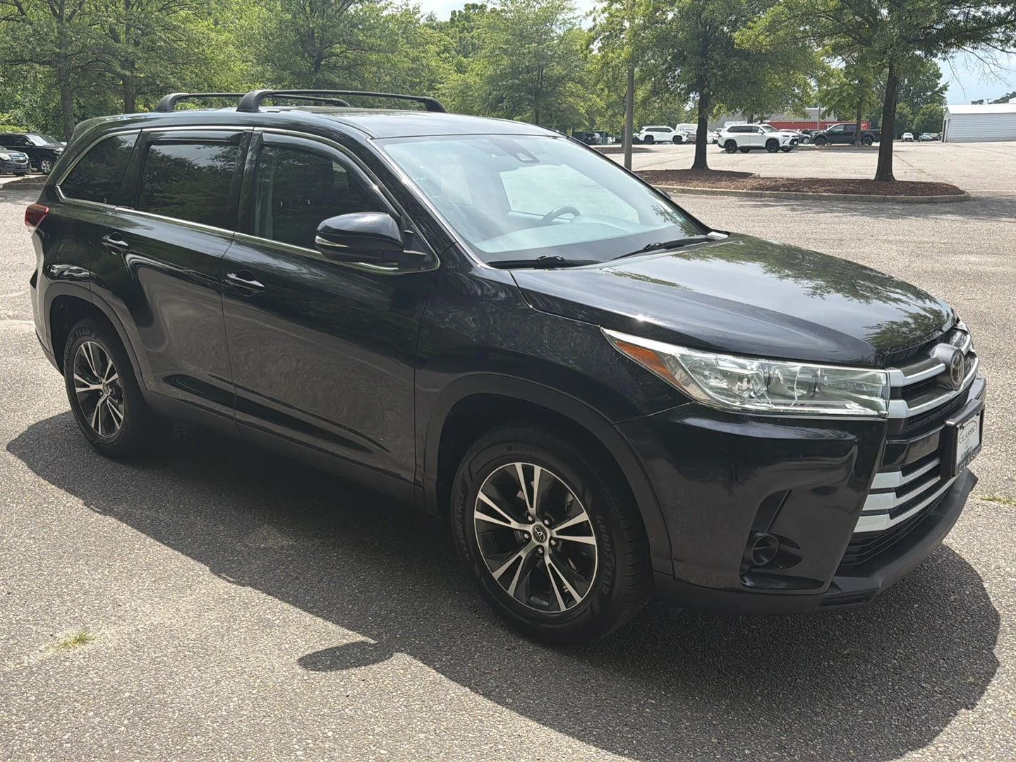 Used 2019  Toyota LE image 7