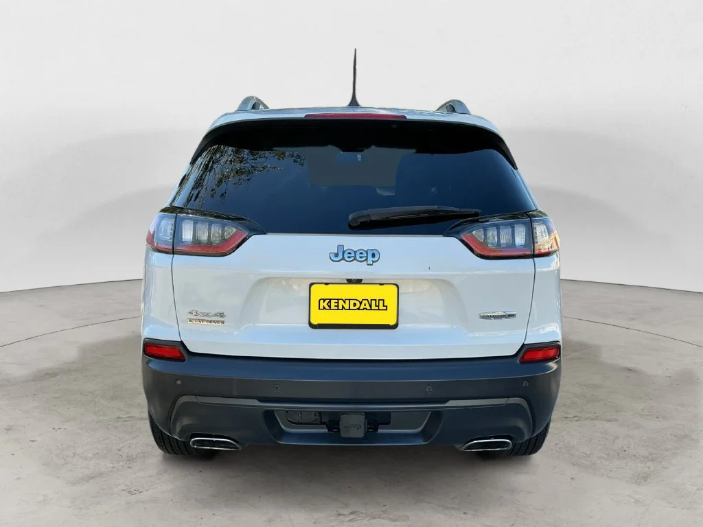 Used 2021 White Jeep Latitude Lux image 6
