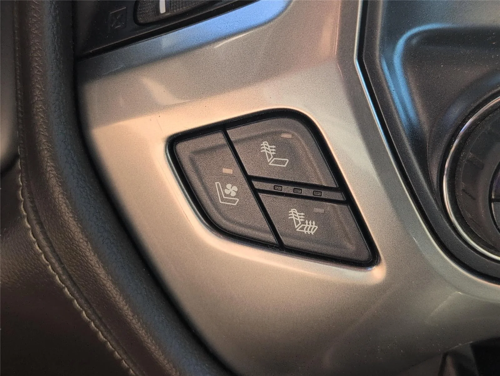 Used 2019 SUMMIT WHITE Chevrolet LTZ image 25