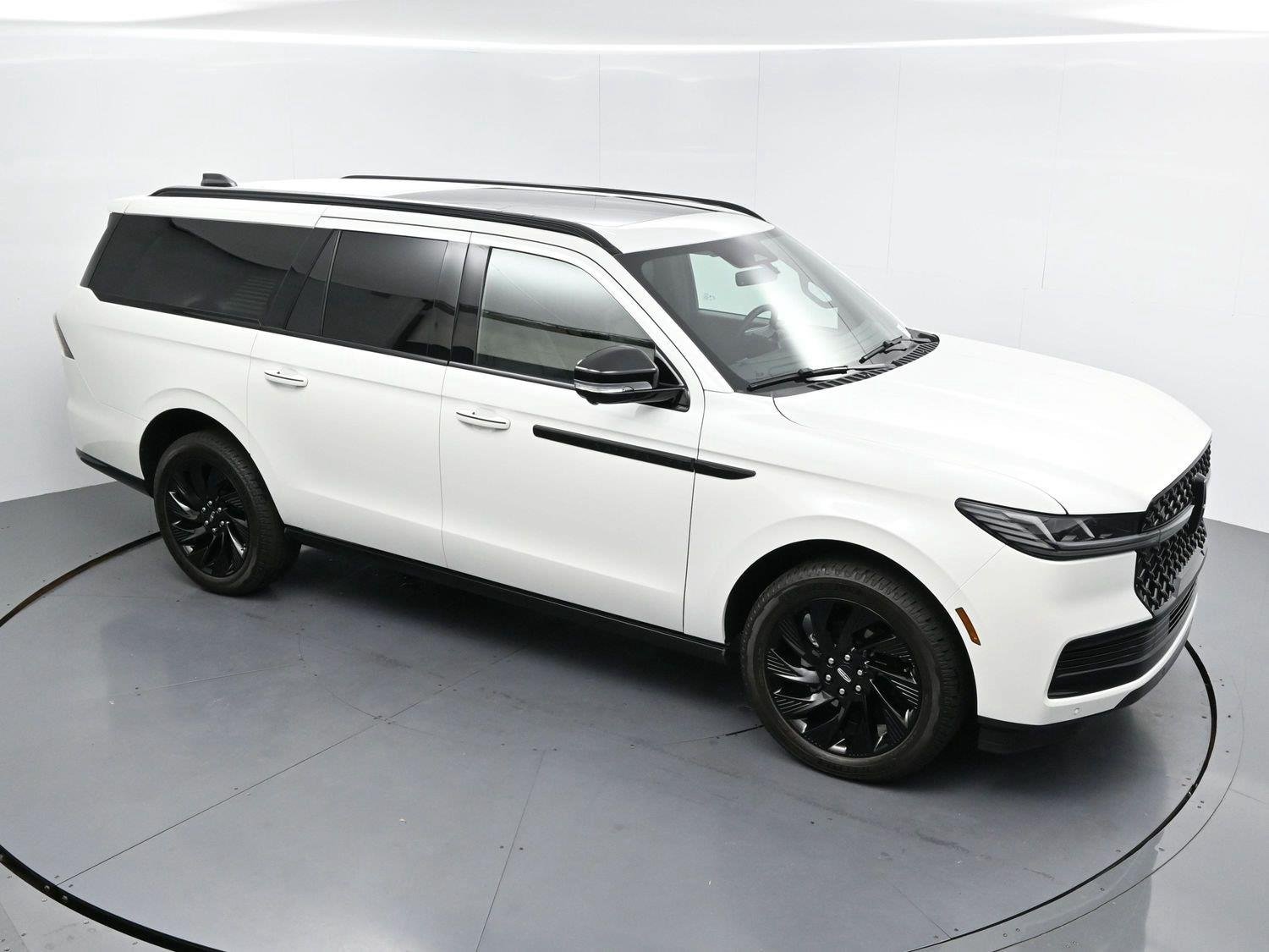Used 2026 Pristine White Metallic Tri-coat Lincoln Reserve image 40