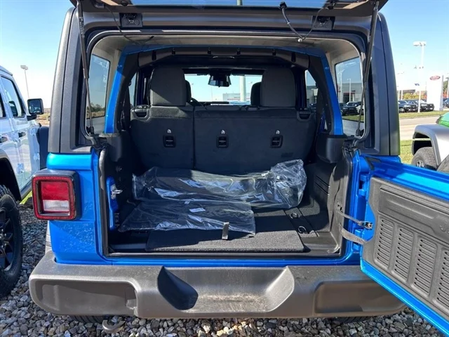 New 2026 Hydro Blue Pearl-Coat Exterior Paint Jeep Sport S image 5