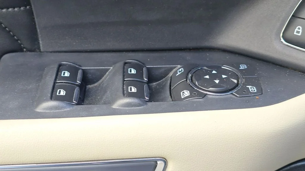 Used 2019 Black Metallic Ford Platinum image 25