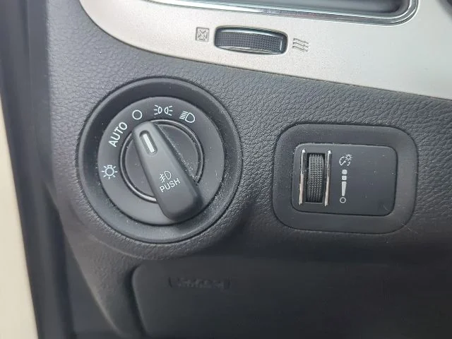 Used 2013 White Dodge Crew image 21