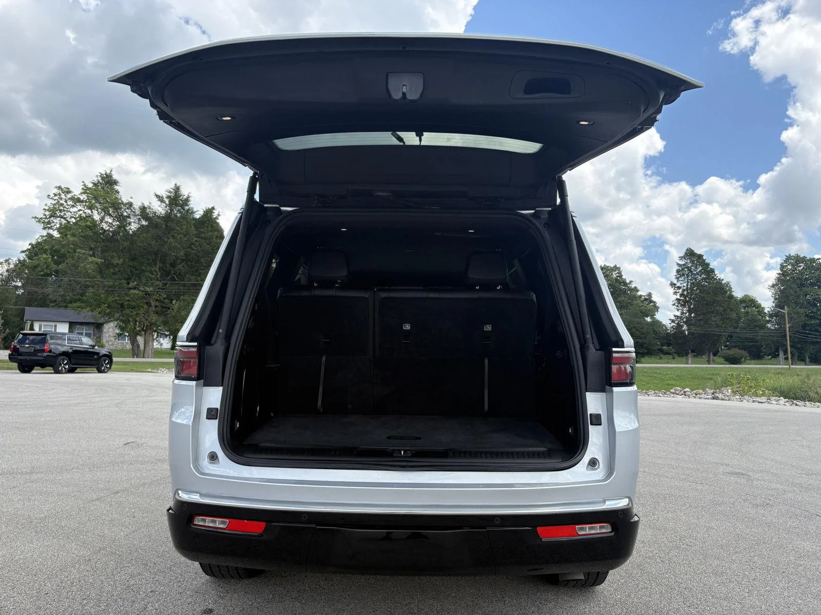 Used 2024 Baltic Gray Metallic Clearcoat Jeep Series II image 16