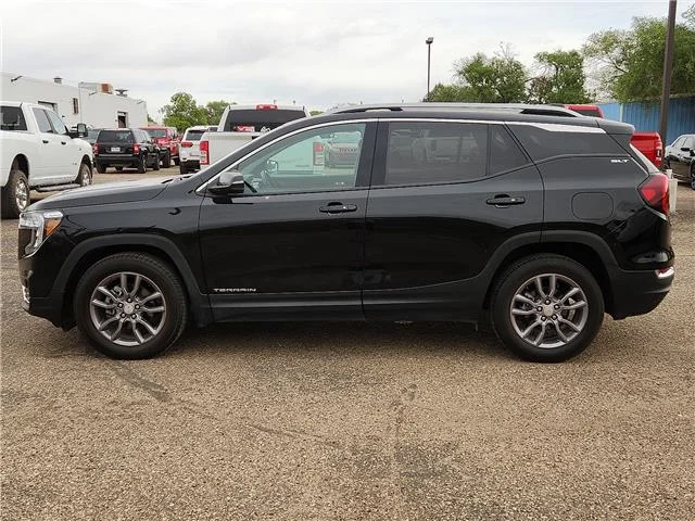 Used 2023 Red GMC SLT Front-Wheel Drive image 2