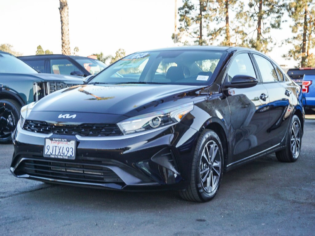Used 2024 Black Kia LXS image 4