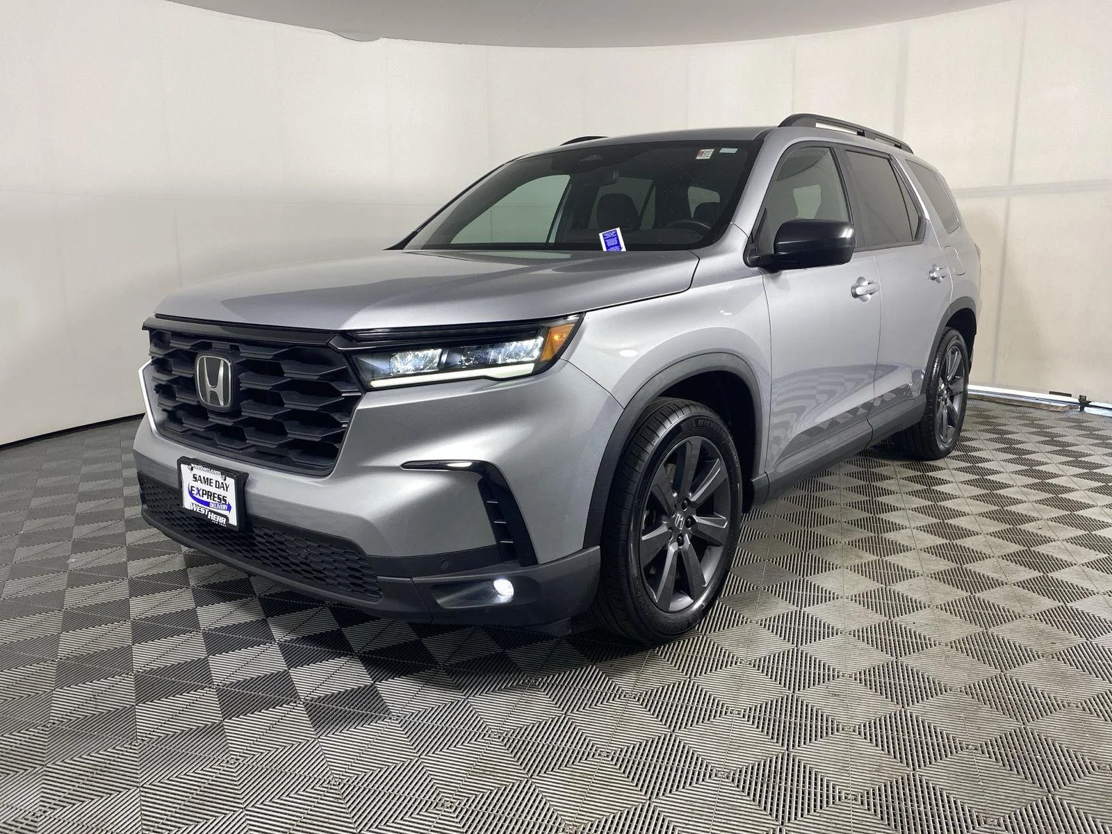 Used 2025 Lunar Silver Metallic Honda Sport image 3