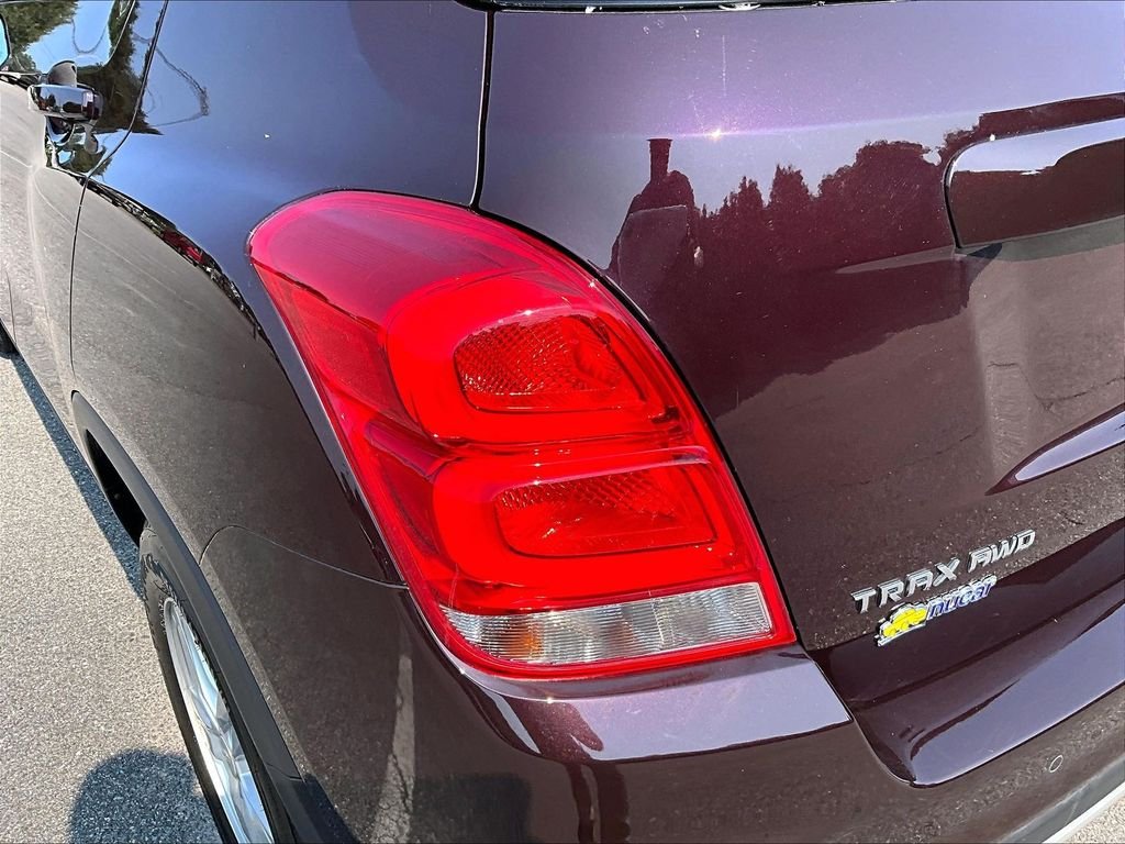 Used 2021 Red Chevrolet LT image 33