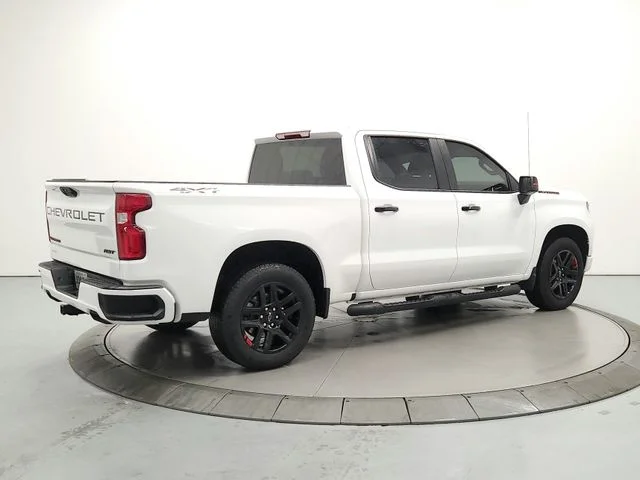 Used 2025 White Chevrolet RST image 7