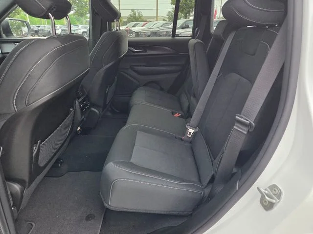 New 2026 Bright White Clear-Coat Exterior Paint Jeep Laredo X image 6