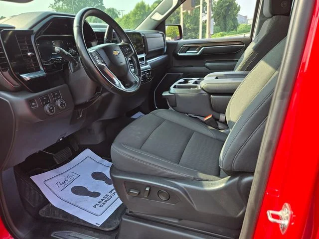 Used 2025 Red Chevrolet LT image 10