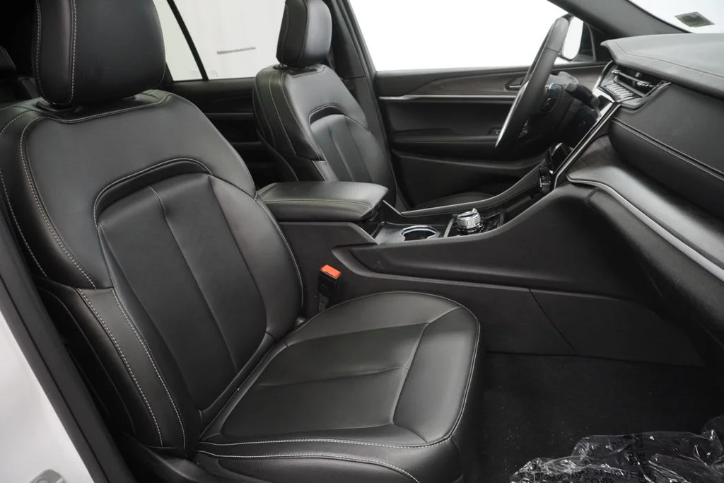 Used 2025 White Jeep Limited image 48