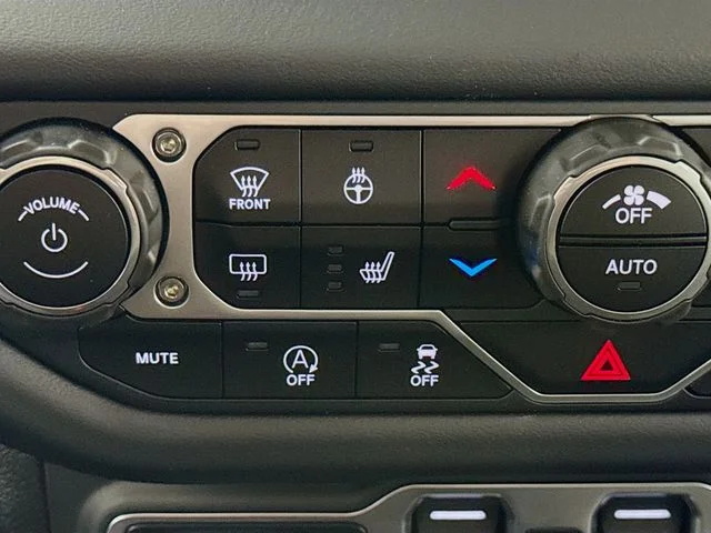 Used 2025 Black Jeep Mojave image 20