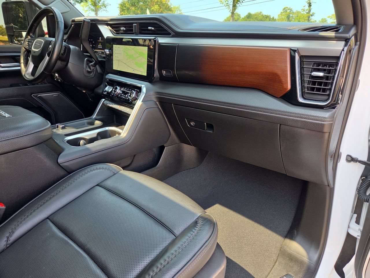 Used 2024 White Frost Tricoat GMC Denali image 30