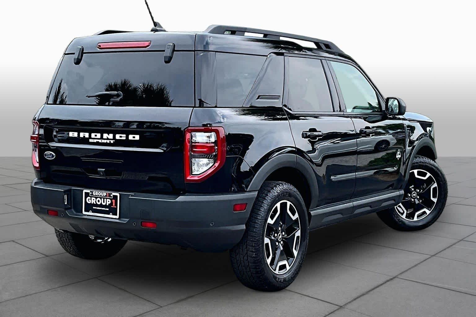 Used 2022 Shadow Black Ford Outer Banks image 13