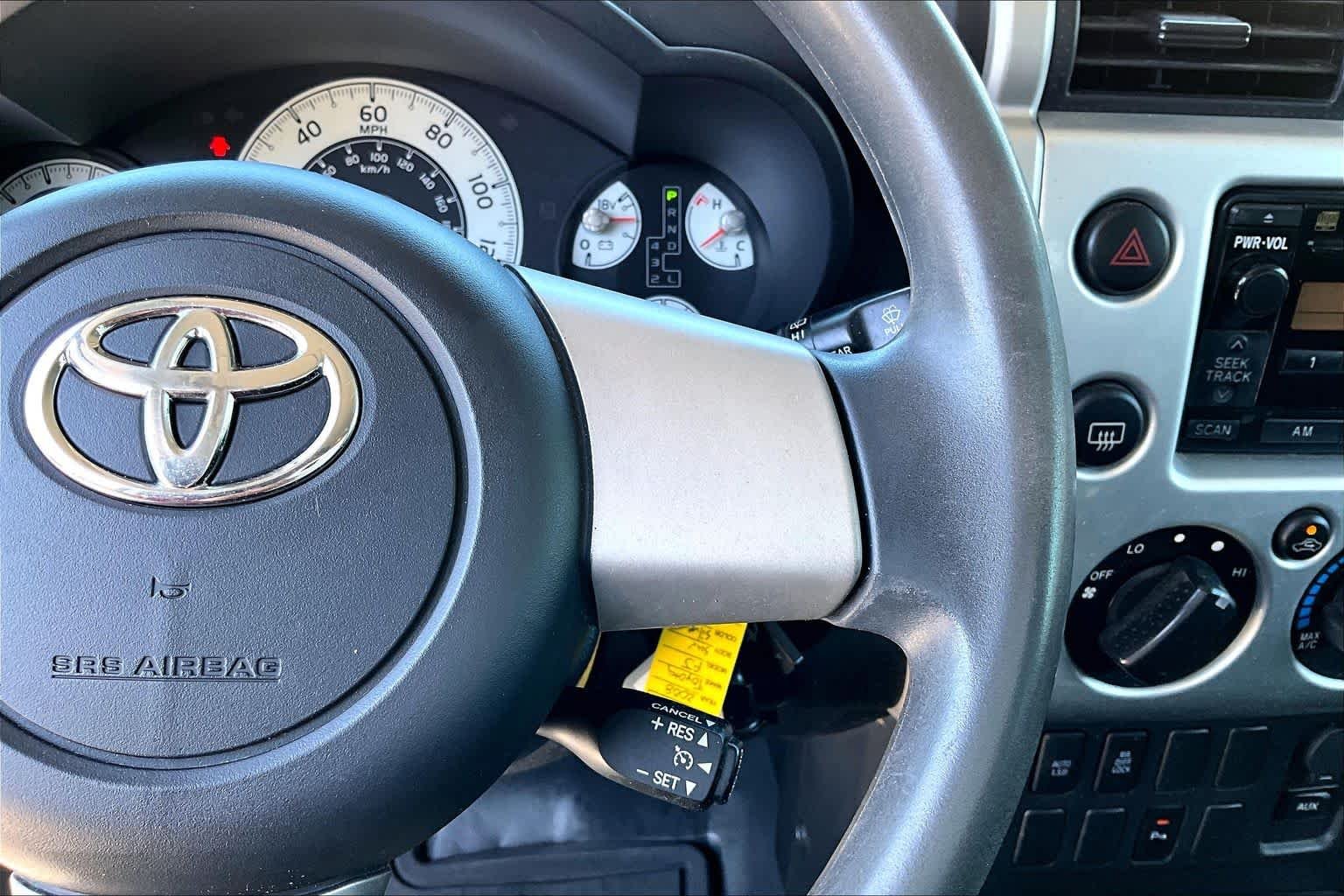 Used 2008 White / Titanium Metallic Toyota  image 24