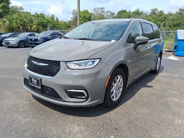Used 2023 White Chrysler Touring L image 2