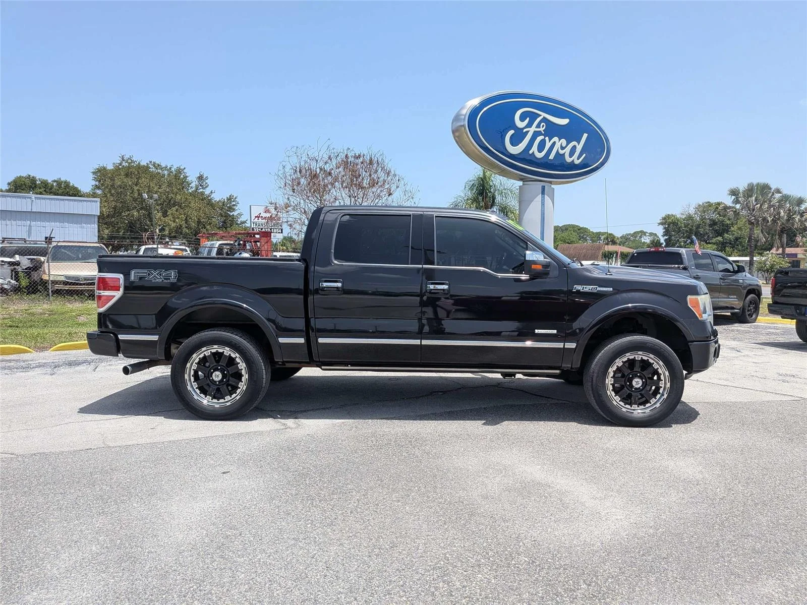 Used 2012  Ford Platinum image 2