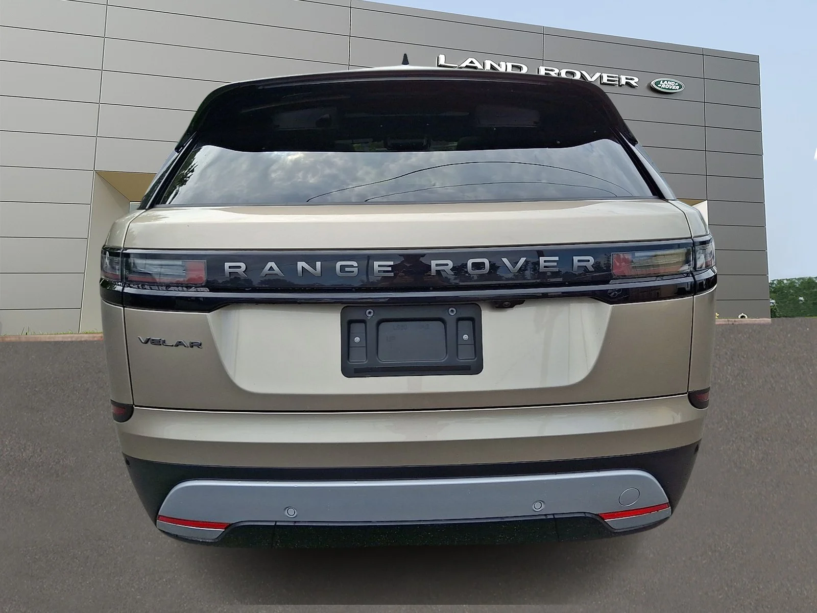 Certified Used 2026 Batumi Gold Premium Metallic - 1DM Land Rover S image 7